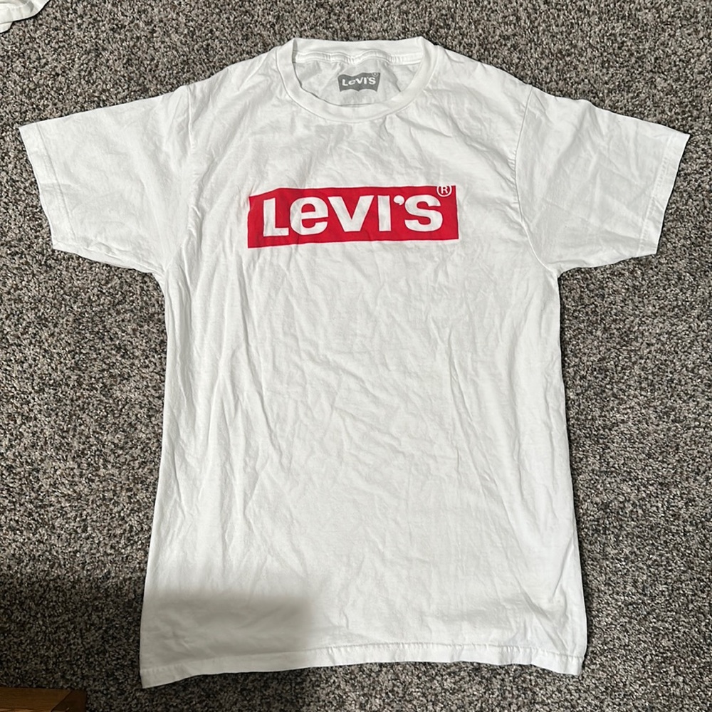 Levi’s t shirt